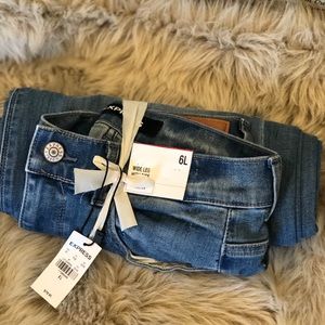 Express size 6L high waisted wide legged jeans
